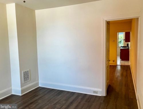649 Camp St, Harrisburg, PA 17110-2423