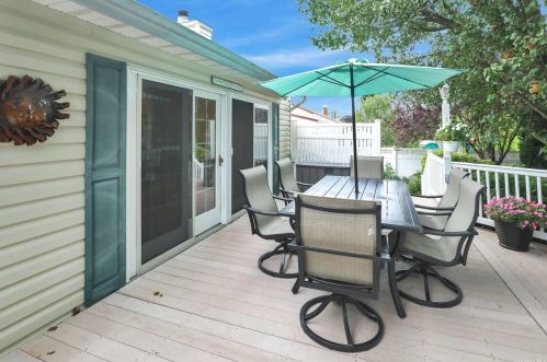 23 Nassau Ave, Babylon NY  11704-2814 exterior