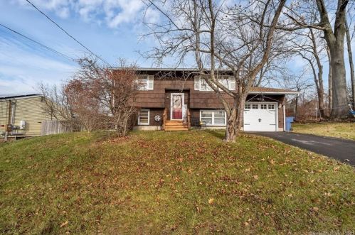 43 Brookfield Rd, Waterbury, CT 06704-1113