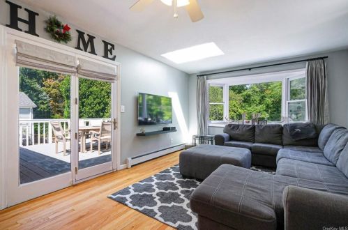 533 Oscawana Lake Rd, Tompkins Corners NY  10579-2205 exterior