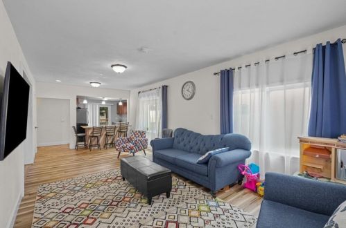 1736 Elmwood Ave, Warwick RI  02888-1104 exterior