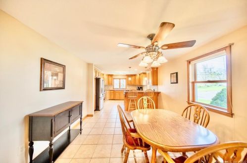 7 Edgewood Dr, Middletown CT 06457-3508 exterior