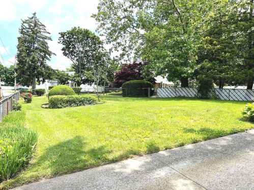 338 Wicks Ave, Babylon NY  11703-1511 exterior