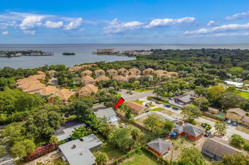 5125 4th St, Saint Petersburg, FL 33703-2903