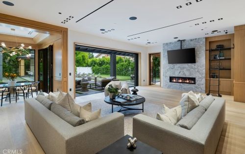 4508 Haskell Ave, Van Nuys CA  91436-3148 exterior