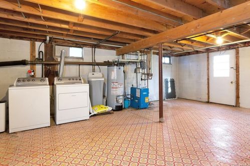 22 Concord Rd, Fishkill NY 12524-1403 exterior