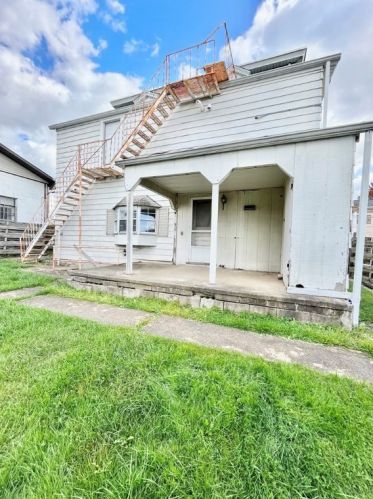 412 Depot St, Latrobe, PA 15650-1561
