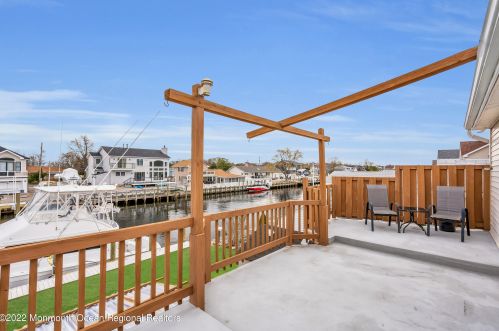 1019 Bowsprit Pt, Lacey Township NJ  08734-2706 exterior