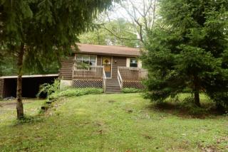 7118 Spruce Ln, Cresco, PA 18326-7913
