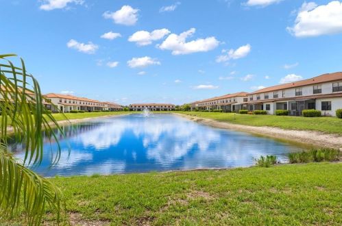 7698 Bristol Cir, Naples FL  34120-0697 exterior