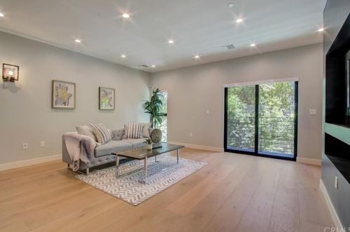 4809 Carpenter Ave, North Hollywood CA  91607-3204 exterior