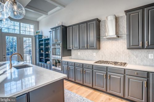 18285 Mullfield Village Ter, Leesburg VA  20176-7466 exterior