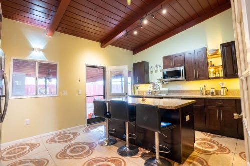 5381 Roswell St, San Diego, CA 92114-1708