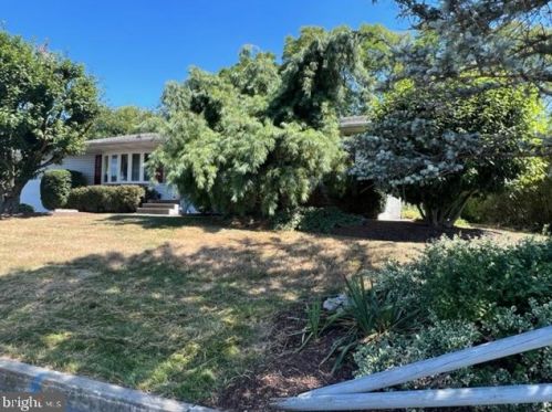 939 Lincoln Ave, Walnutport, PA 18088-1122