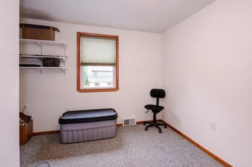 319 Pine St, Zelienople PA  16063-1821 exterior