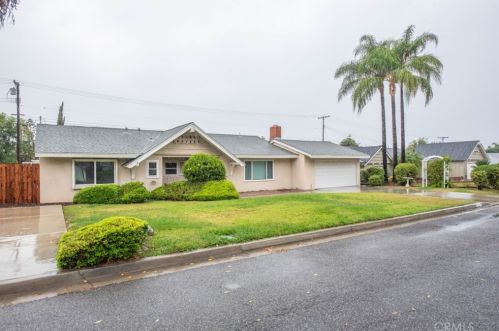 6375 Westview Dr, Riverside, CA 92506-5325