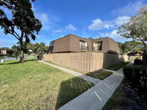 521 5th Ct, West Palm Beach, FL 33410-5105