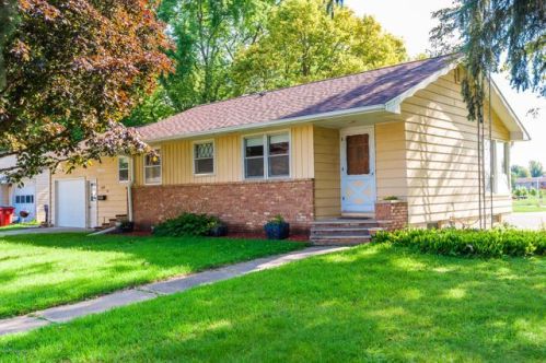 435 2nd St, Plainview MN  55964-1425 exterior