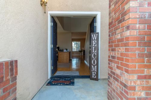 2070 Carousel Dr, Hollister CA  95023-5665 exterior