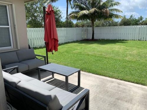 7891 Manor Forest Blvd, Boynton Beach FL  33436-8812 exterior