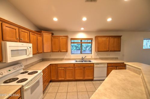 10527 Geyer Willow Rd, Tucson, AZ 85747-9530