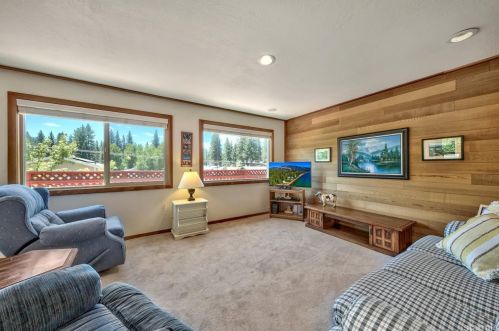 3352 Mount Rose Rd, South Lake Tahoe, CA 96150-8233