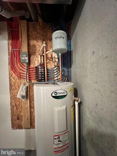 71 Keswick Dr, Navy Sup Dpt PA 17050-7917 exterior