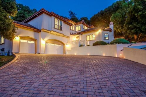 17160 Holiday Dr, Morgan Hill, CA 95037-6507