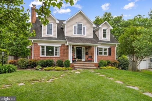 308 Walnut St, Falls Church, VA 22046-2537