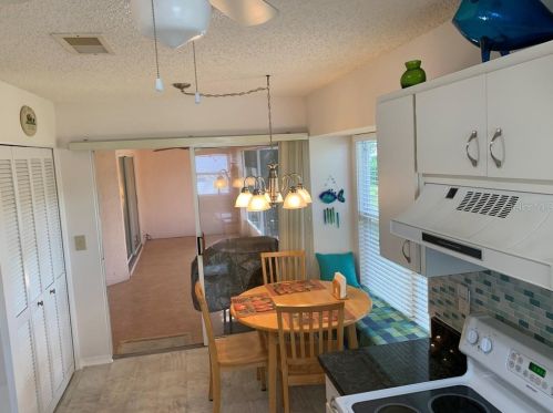 612 Masterpiece Dr, Ruskin FL 33573-6564 exterior