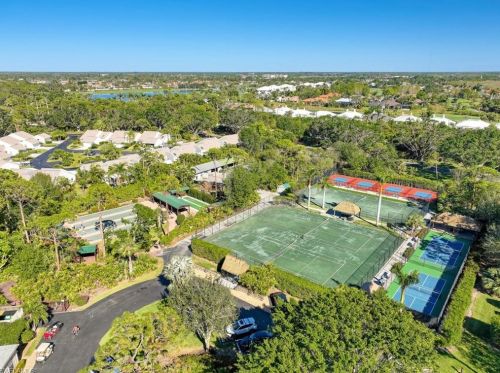 325 Bay Forest Dr, Naples FL  34110-8652 exterior