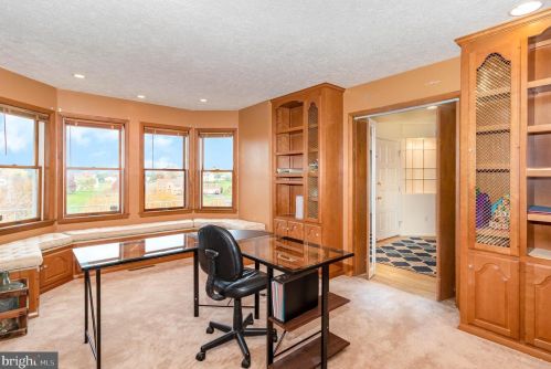 11 Thrush Dr, Carlisle PA  17015-7653 exterior