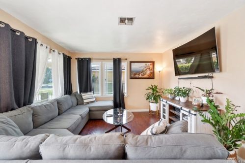 1719 Hardwick St, Long Beach CA  90807-1131 exterior