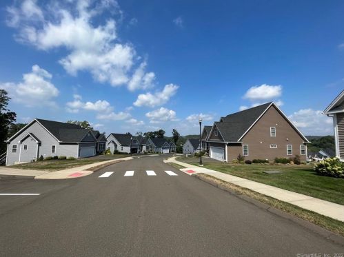 114 Summer Ln, North Haven, CT 06473-3569