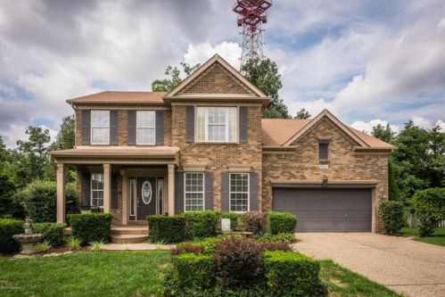 8503 Missionary Ct, Louisville, KY 40291-4436