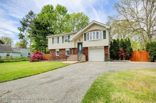 742 Lions Ln, Bricktown, NJ 08723-4238