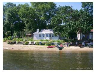 184 Avery Shrs, Coventry, CT 06238-2401
