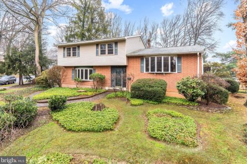 10 Cliffe Dr, Wilmington, DE 19809-1602