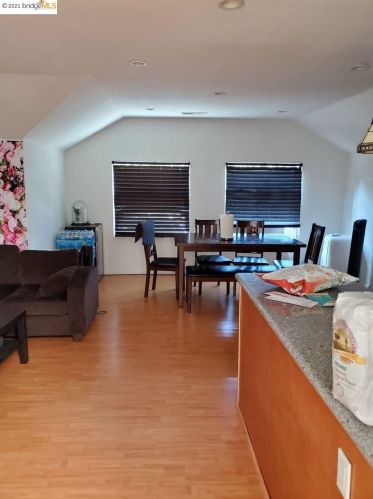 546 25th St, Oakland CA 94606-3241 exterior