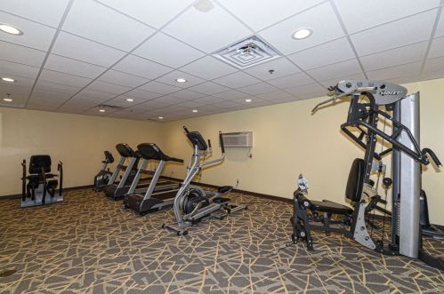 5200 Tuckaway Blvd, Milwaukee WI 53221-3160 exterior