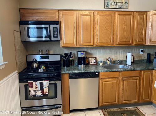 654 Denise Ct, Bricktown, NJ 08724-7163
