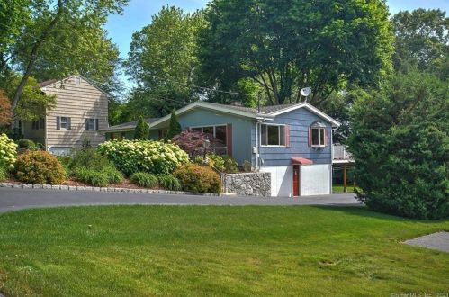 18 Fairview Ave, Bridgeport, CT 06611-2704