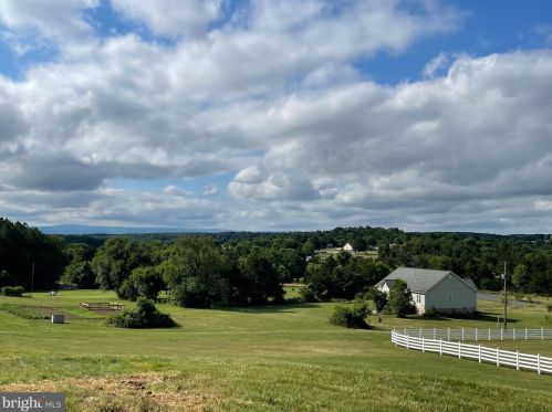 110 Bucks Mill Rd, Strasburg, VA 22657-5323