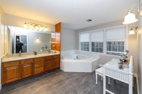 27 Stop Riv Rd, Norfolk MA  02056-1171 exterior