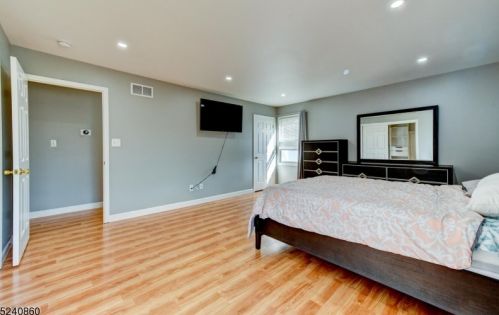 16 9th Ave, Manville NJ  08835-1512 exterior