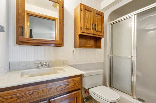 207 Hazel St, Zelienople PA  16063-1012 exterior