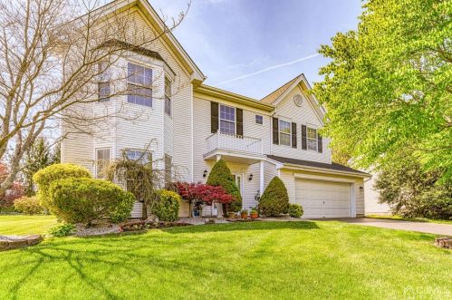 29 Edinburg Ln, East Brunswick, NJ 08816-5242