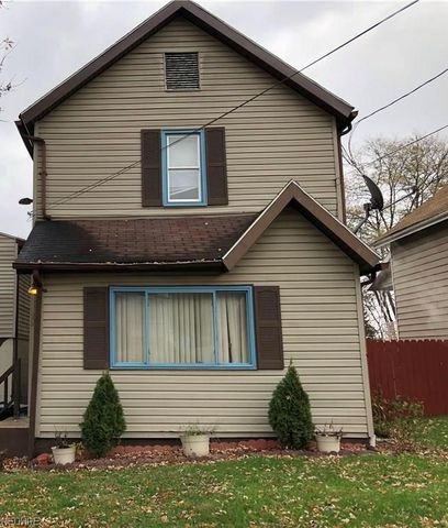 28 Moore St, Struthers, OH 44471-1917