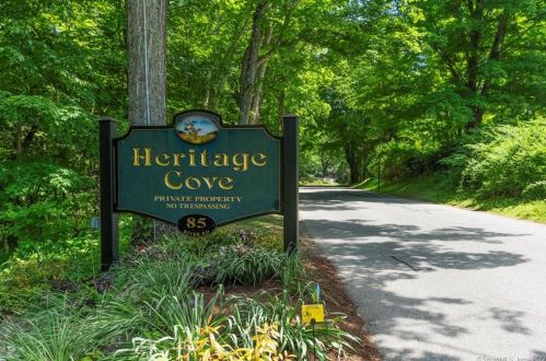 85 River Rd, Essex CT  06426-1300 exterior