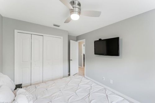 247 Stanhope Cir, Naples FL 34104-0810 exterior